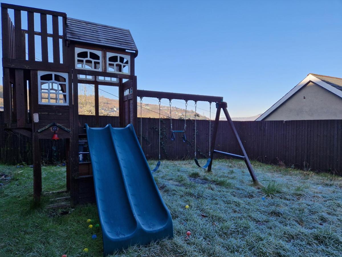 Flat 5. Modern Studio Apartment, Tynte Hotel, Mountain Ash Quakers Yard Buitenkant foto
